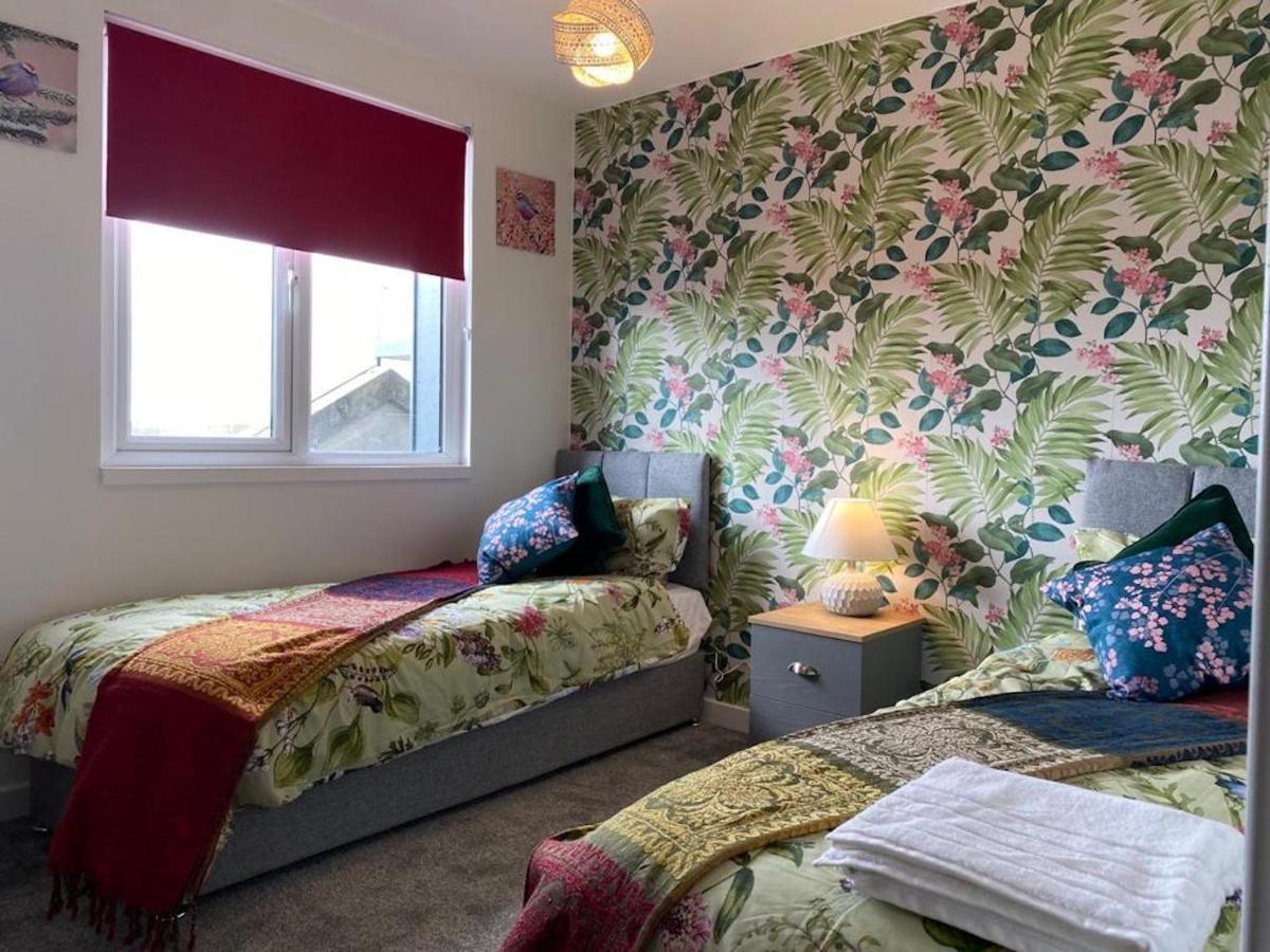 Central 2 Bed Newly Built Duplex Penthouse With Free Gated, On-Site Parking, Lift Access, Self Check-In, Super Fast Wifi, Two Cathedral View Terraces & Sleeps 6 Петербург Экстерьер фото
