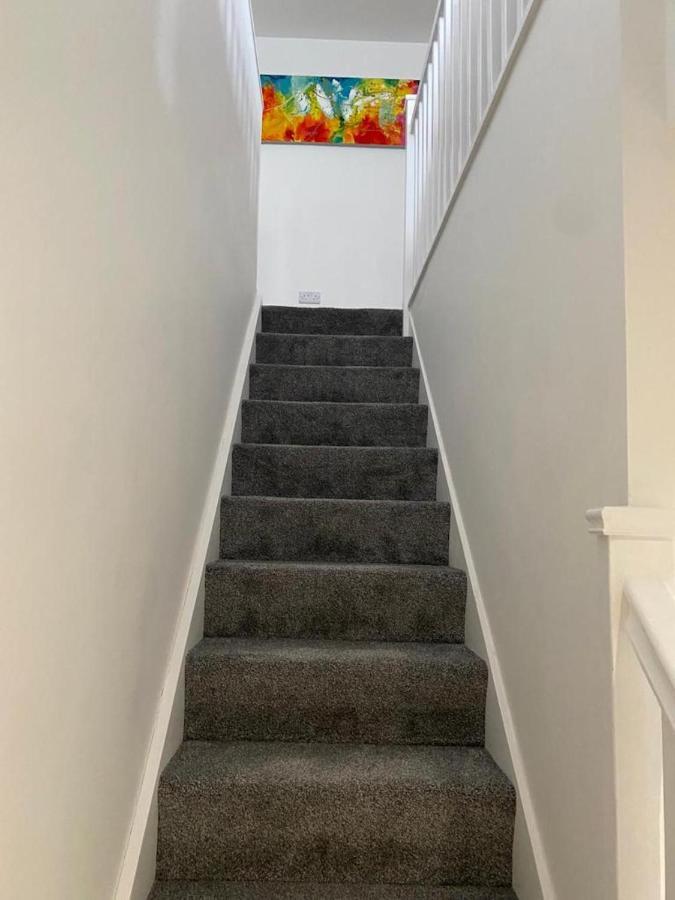 Central 2 Bed Newly Built Duplex Penthouse With Free Gated, On-Site Parking, Lift Access, Self Check-In, Super Fast Wifi, Two Cathedral View Terraces & Sleeps 6 Петербург Экстерьер фото