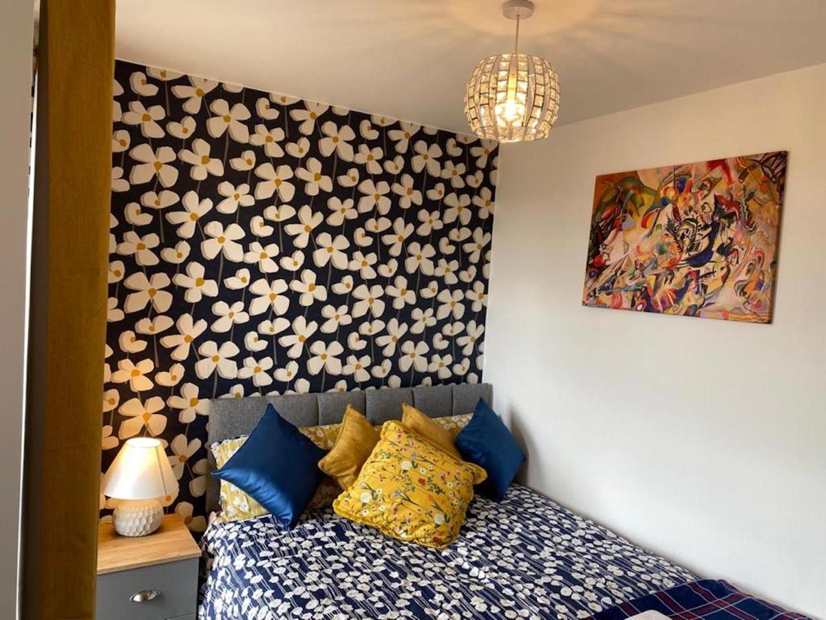 Central 2 Bed Newly Built Duplex Penthouse With Free Gated, On-Site Parking, Lift Access, Self Check-In, Super Fast Wifi, Two Cathedral View Terraces & Sleeps 6 Петербург Экстерьер фото