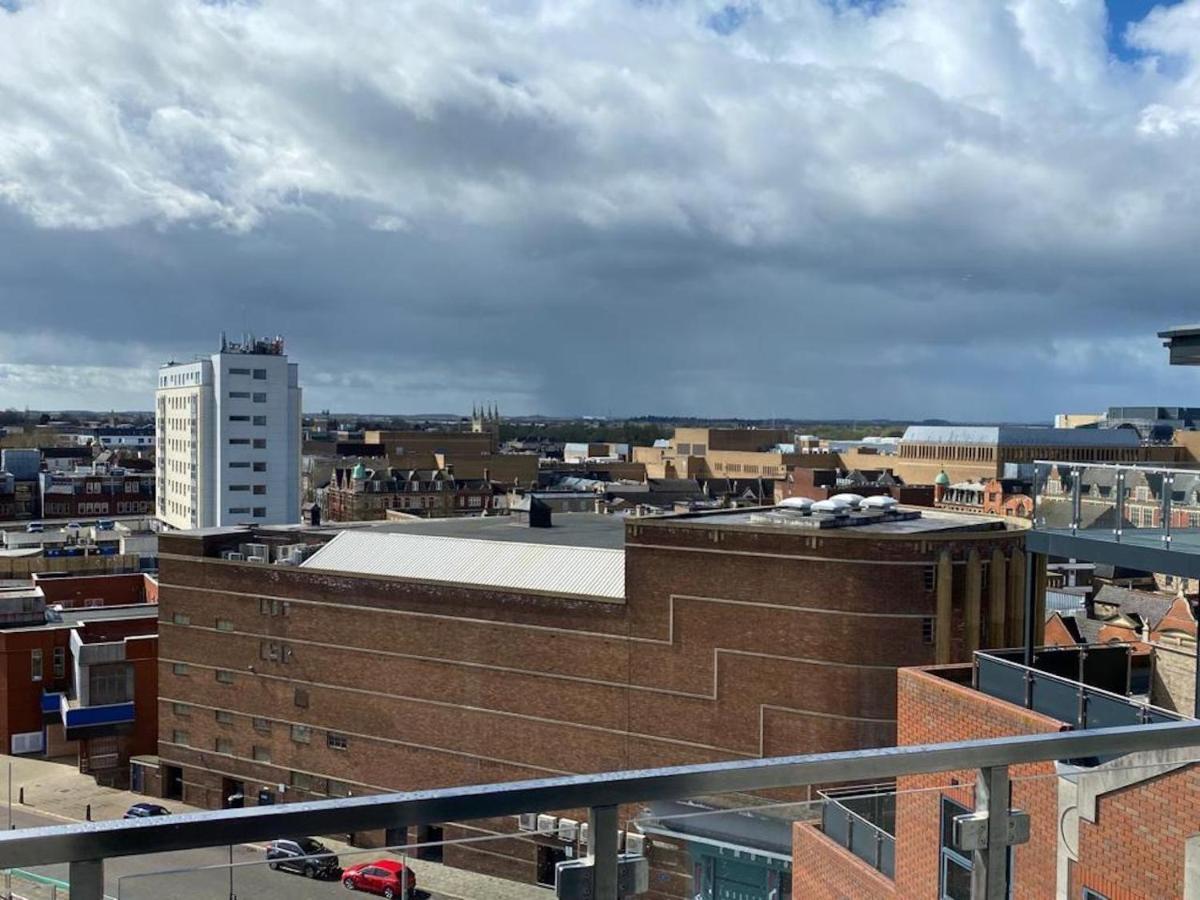 Central 2 Bed Newly Built Duplex Penthouse With Free Gated, On-Site Parking, Lift Access, Self Check-In, Super Fast Wifi, Two Cathedral View Terraces & Sleeps 6 Петербург Экстерьер фото